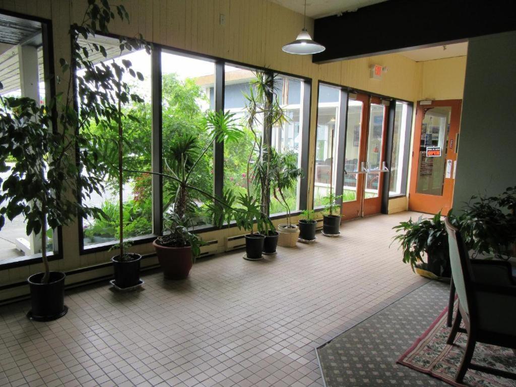 Providence Place Inn Port Hardy Exterior photo